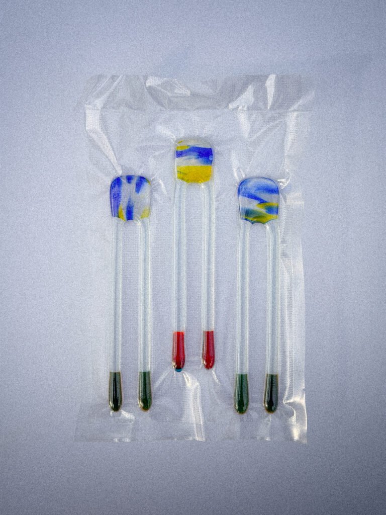 Handgemaakte glazen Pool Sticks in verschillende kleuren. Verpakt in een vacuum zak.