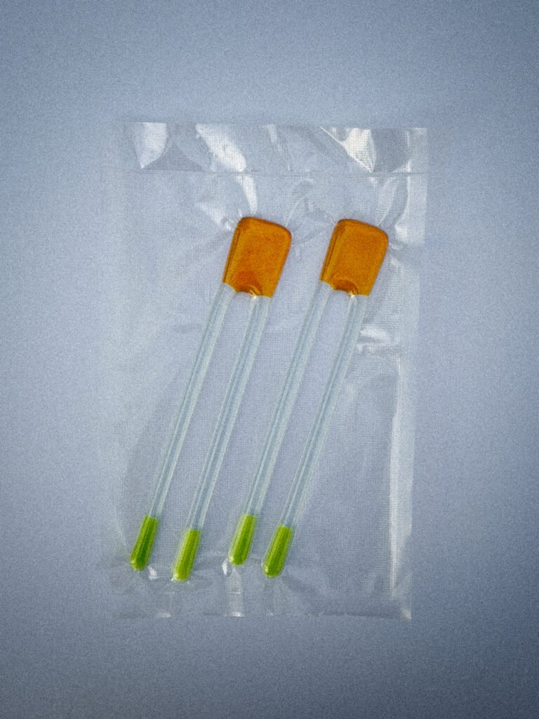 Twee extra lange Pool Sticks, handgemaakt glas uit Utrecht.